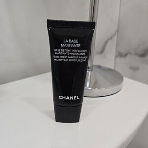 CHANEL La Base Matifiante in Black